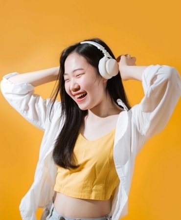 femme écoute de la musique